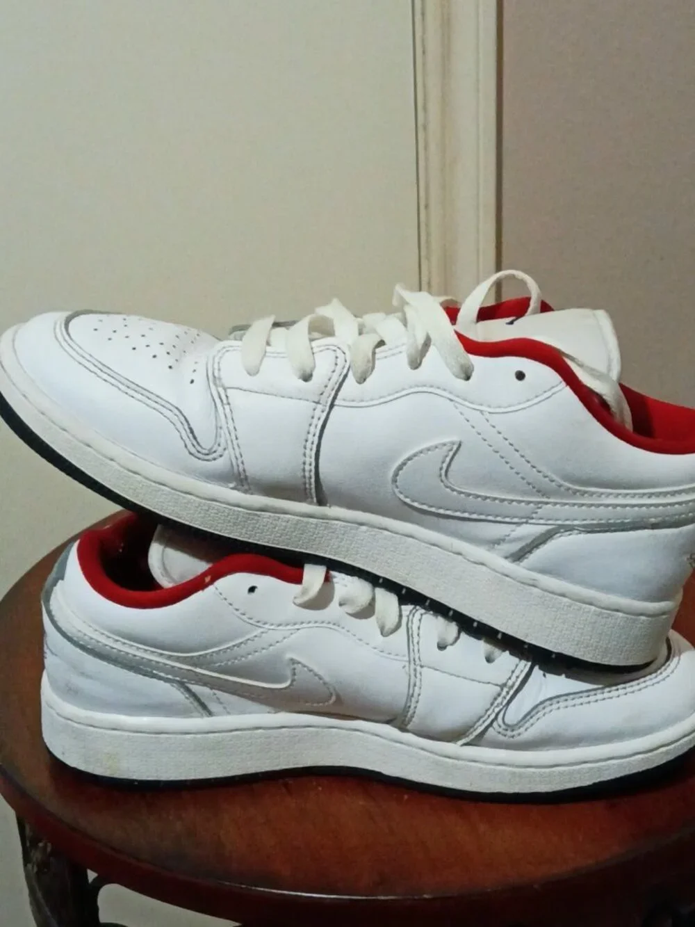 Excellent Condition Jordan 1 Low White Gym Red - 553560-164 Size 5.5Y Youth Kids